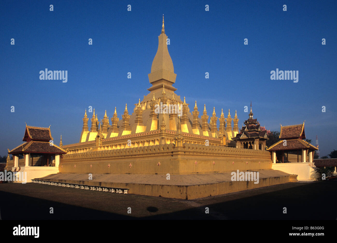 Pha, die Luang, das große goldene Stupa, gebaut im Jahre 1566, in Vientiane, Laos. Der Stupa ist die heiligste Denkmal des Landes. Stockfoto