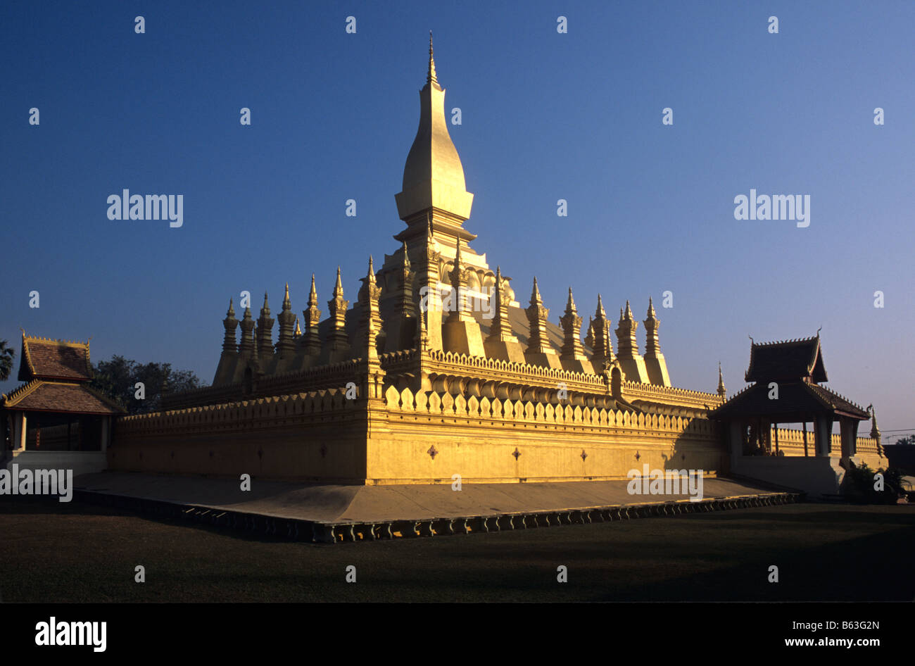 Pha, die Luang, das große goldene Stupa, gebaut im Jahre 1566, in Vientiane, Laos. Der Stupa ist die heiligste Denkmal des Landes. Stockfoto