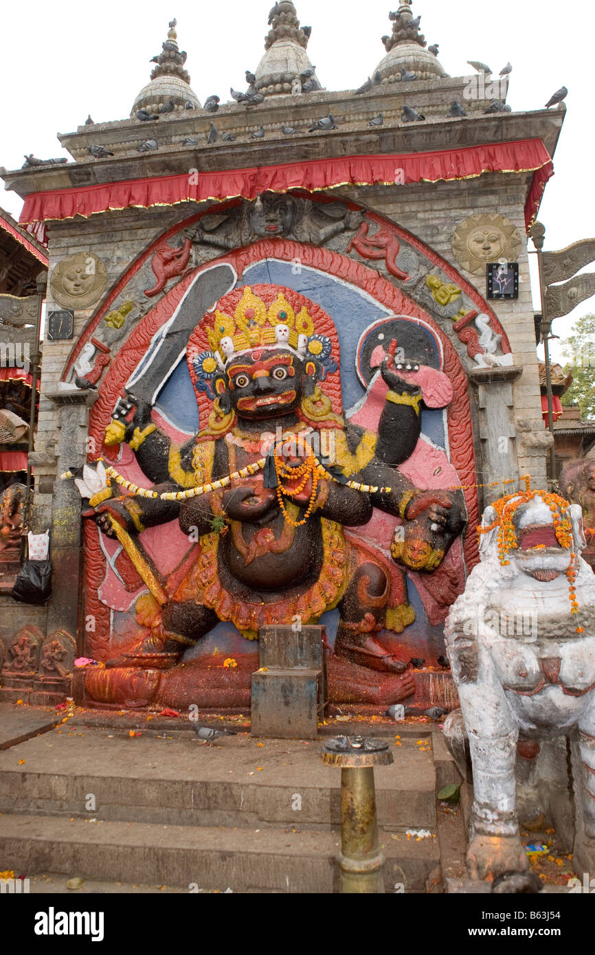 Statue von Kala Bhairab der schwarzen Shiva der Zerstörer auf dem Durbar-Platz in Kathmandu, Nepal Stockfoto