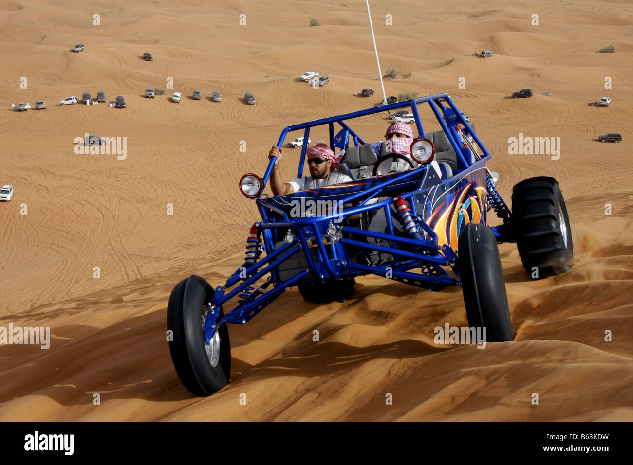 DUNE BUGGY BEI DER WÜSTENSAFARI IN DUBAI Stockfoto
