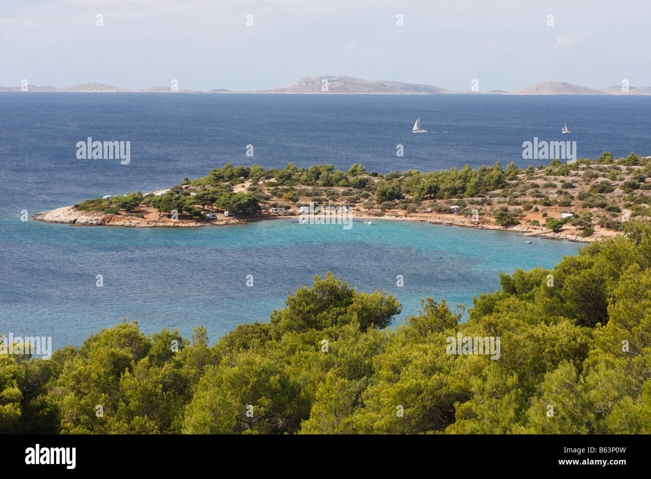 Insel Murter, Kornaten im Hintergrund, Kroatien. Stockfoto