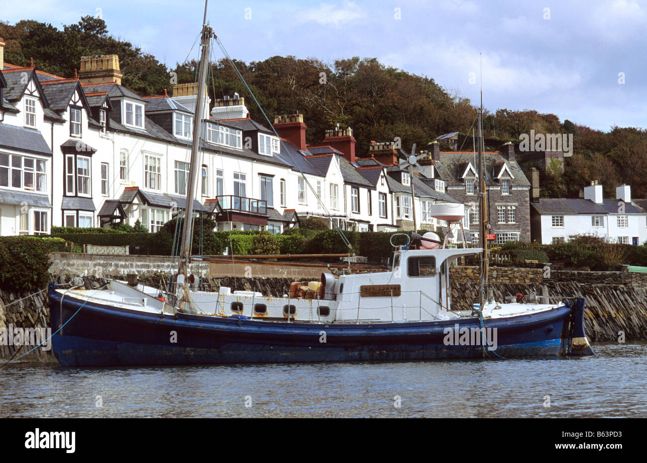 Hochsee-Vergnügungsschiff (umgebauten Rettungsboot) bei Aberdovey, Gwynedd, Wales, UK. Stockfoto