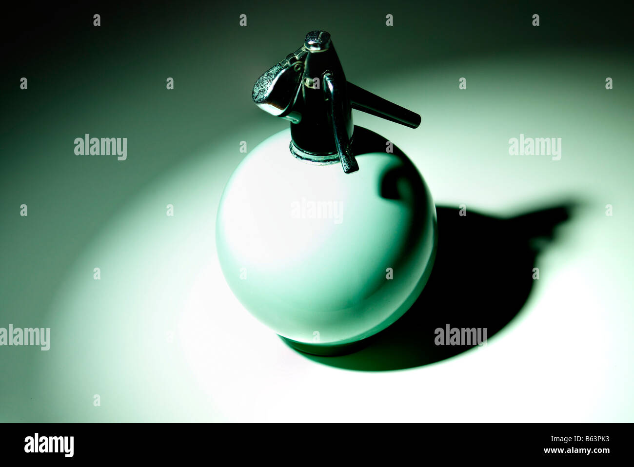 Sechziger Jahre Sparklets Soda Siphon mit Grünstich Stockfoto