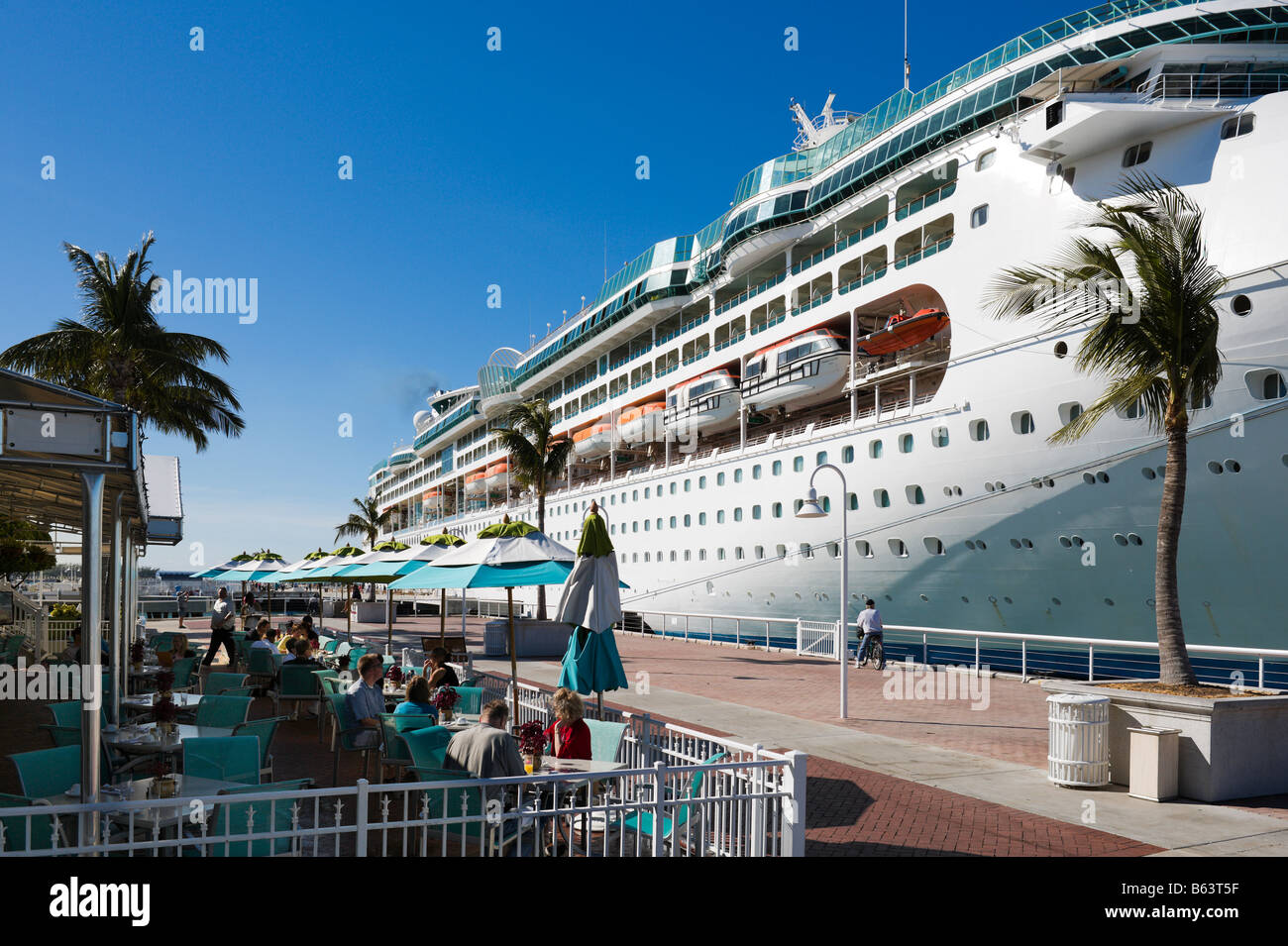 Restaurant am Meer vor der Royal Caribbean Cruise Schiff "Enchantment of the Seas", Key West, Florida Keys, USA Stockfoto