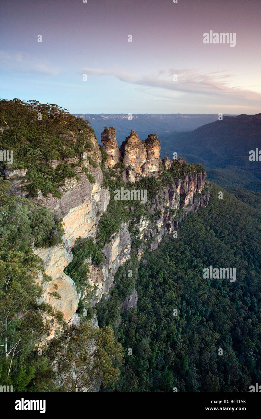 Australien, New South Wales, Katoomba, Blue Mountains Nationalpark, Echo Point. Sicht auf "drei Schwestern". Stockfoto