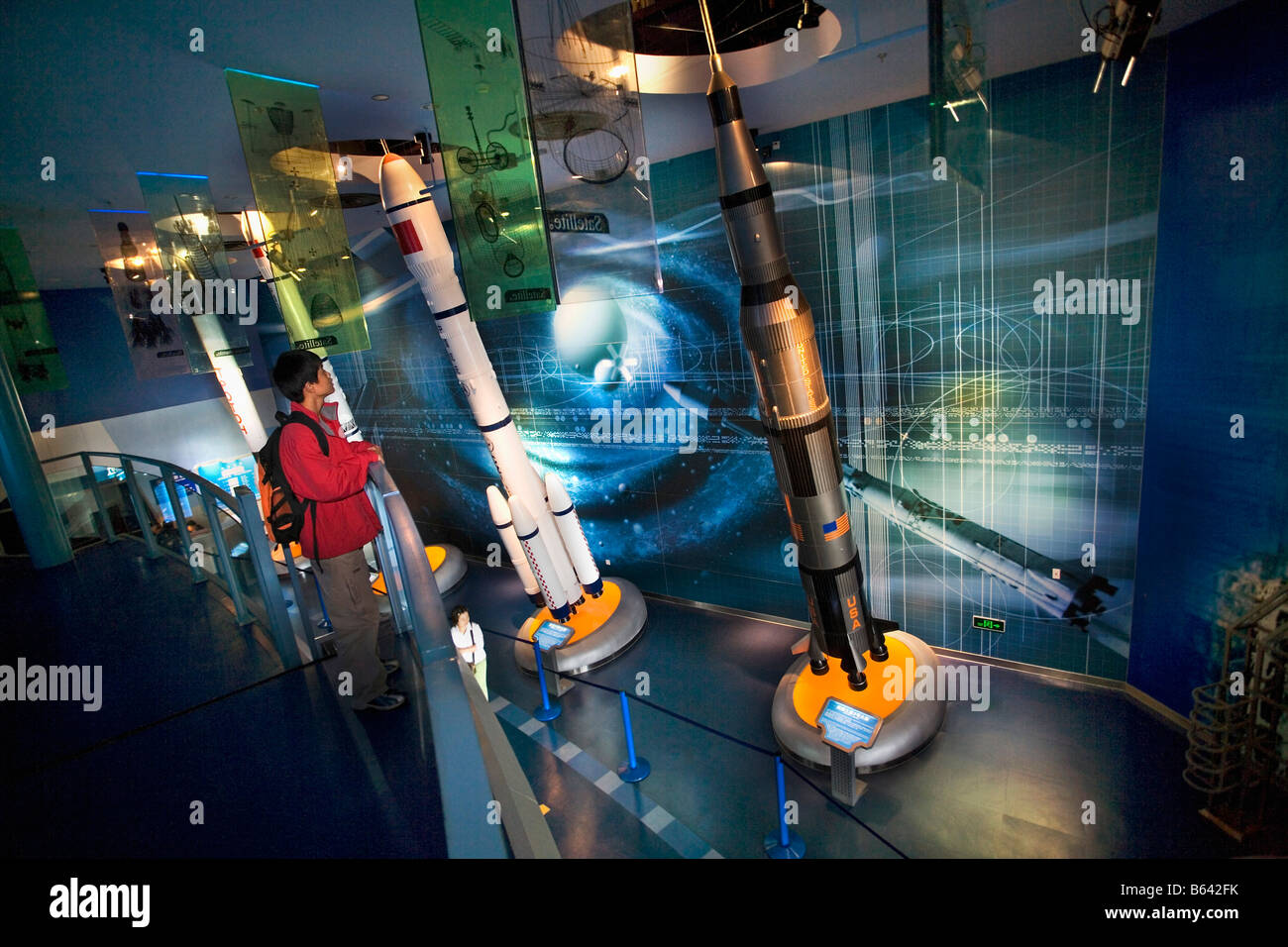 China, Shanghai, Shanghai Science and Technology Museum. Raketen der USA, Russland und China. Stockfoto