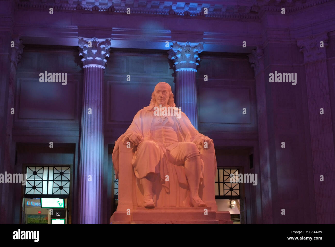Philadelphia PA Franklin Institute Science Museum Statue von Ben Franklin in der Rotunde Stockfoto