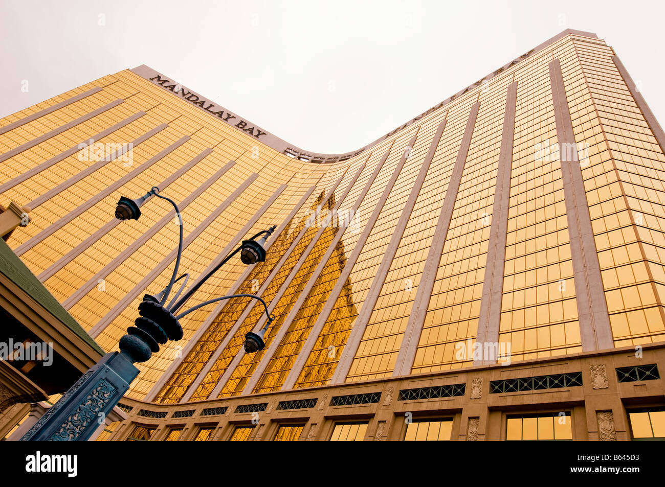 Niedrigen Winkel Blick hinauf im Mandalay Bay Las Vegas Nevada Stockfoto