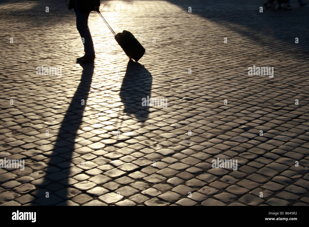 Schatten Person schnell Füße Beine auf Straße in der Stadt Stockfoto