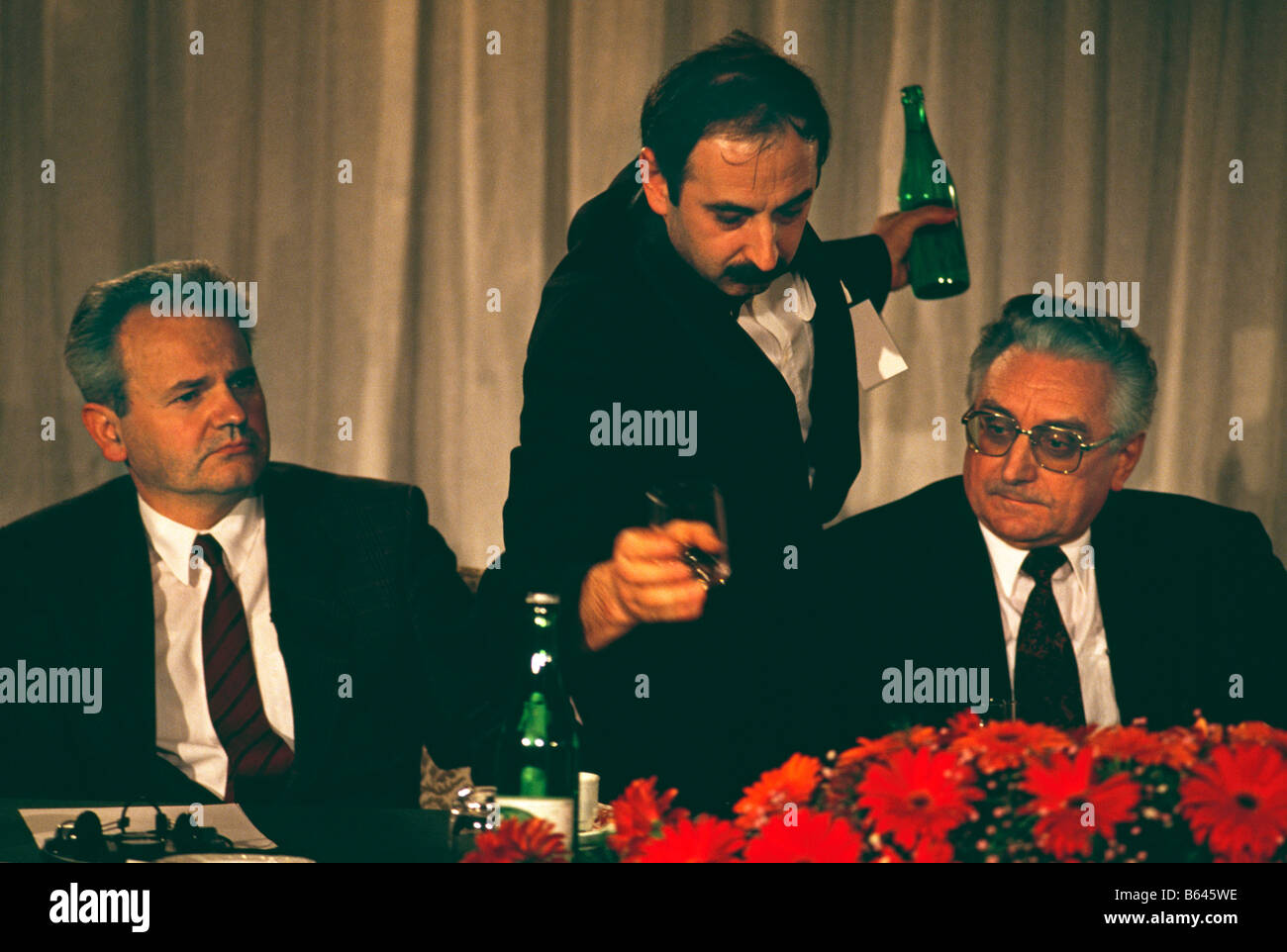 Serbische Diktator und Präsident Slobodan Milosevic (links) sitzt neben der kroatische Präsident Franko Tudjman (rechts), 1991. Stockfoto