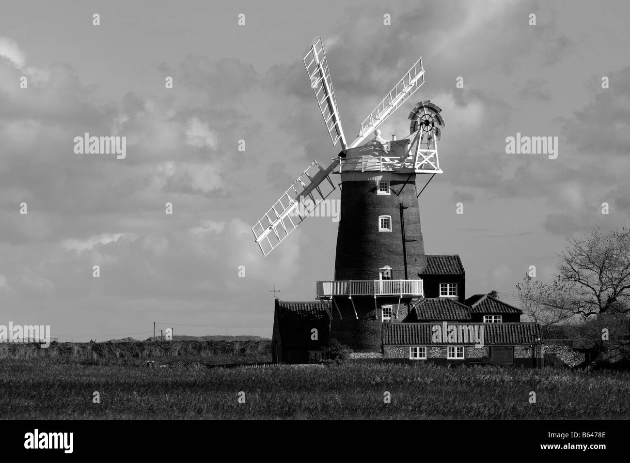 Cley Windmühle Stand prominent über Norfolk Bergkette Stockfoto