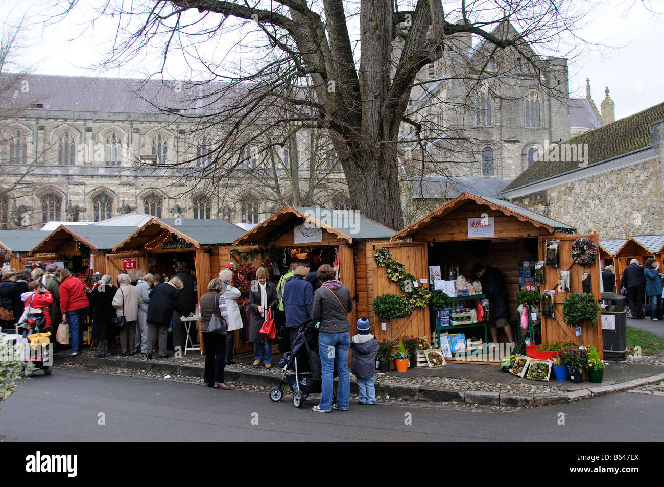 Winchester Kathedrale Weihnachtsmarkt Hampshire England UK Stockfoto