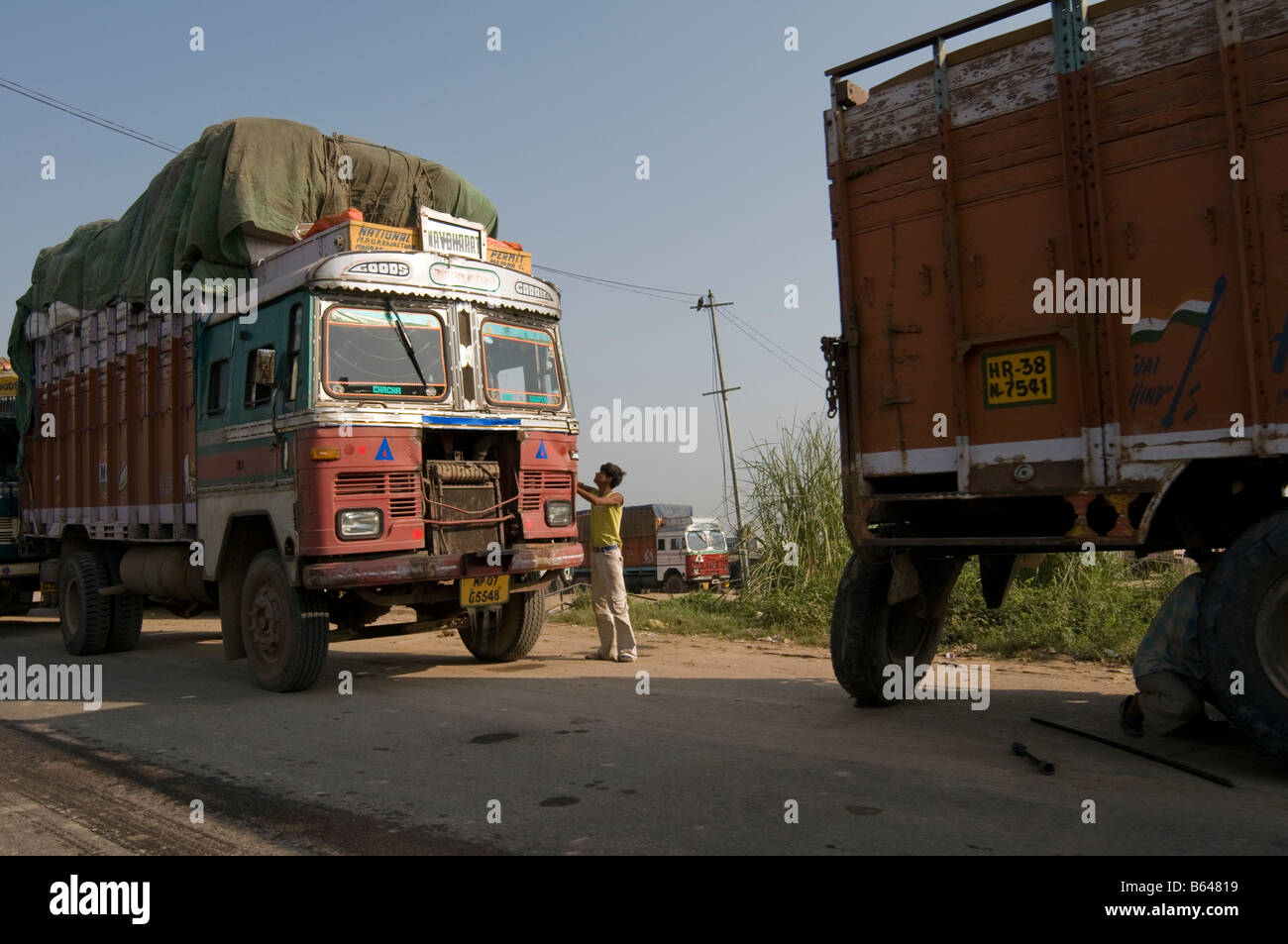 Road-NH2-Delhi - Agra. Indien Stockfoto