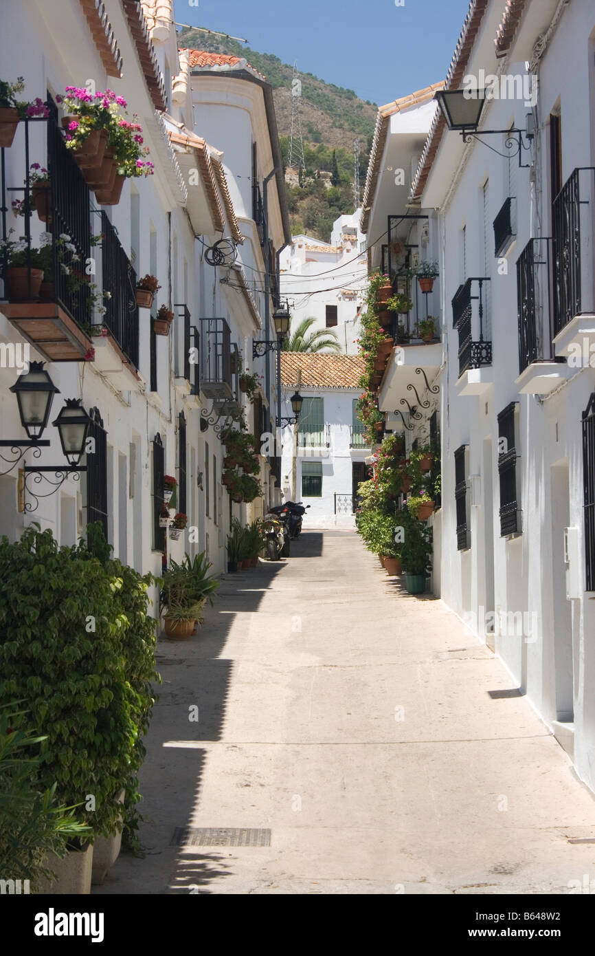 Benalmadena Pueblo, Costa del Sol, Provinz Malaga, Spanien. Typisch spanische Straße Stockfoto