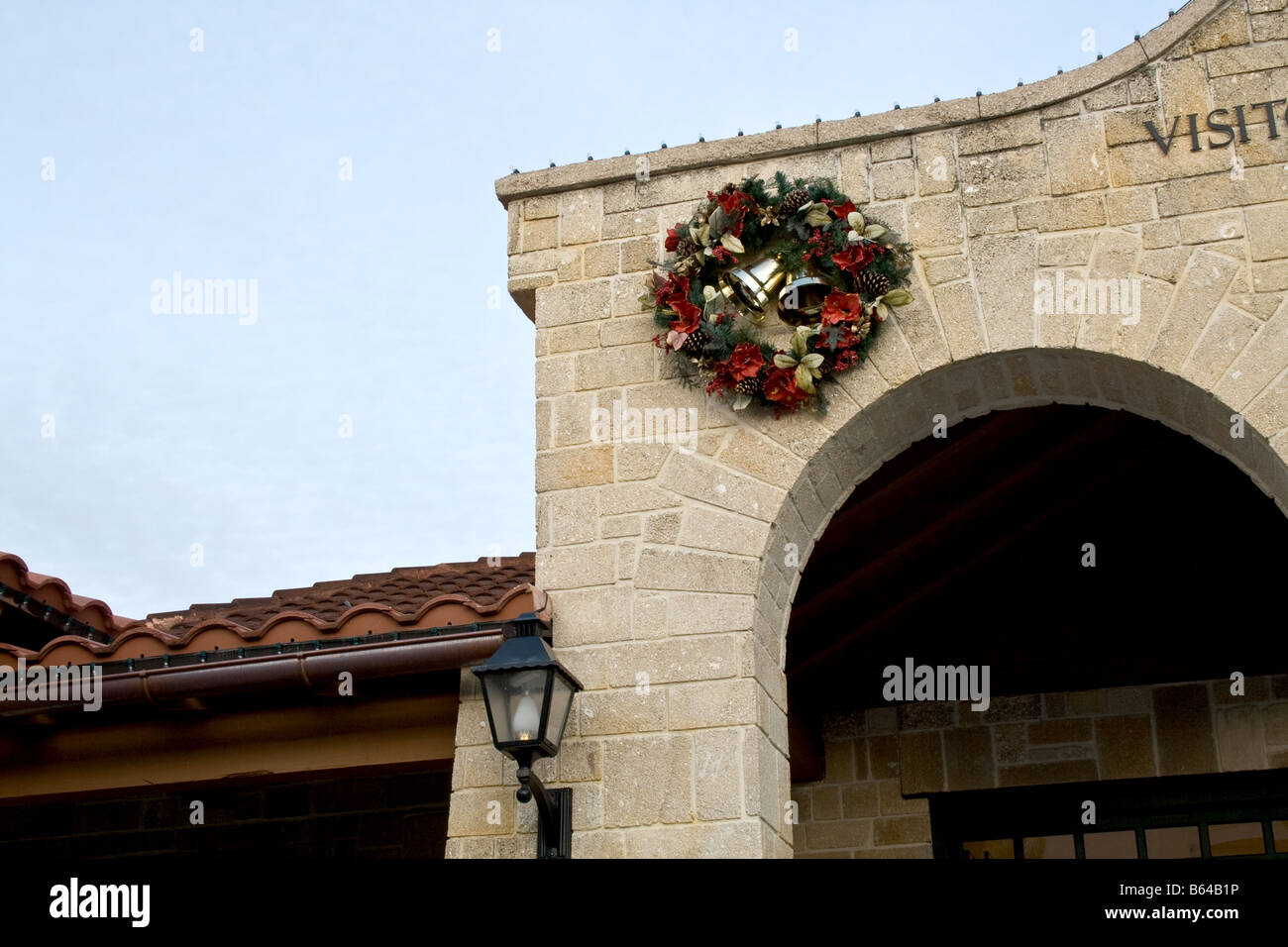 Weihnachtskranz an der Ecke des Besucher-Center in St. Augustine, Florida Stockfoto