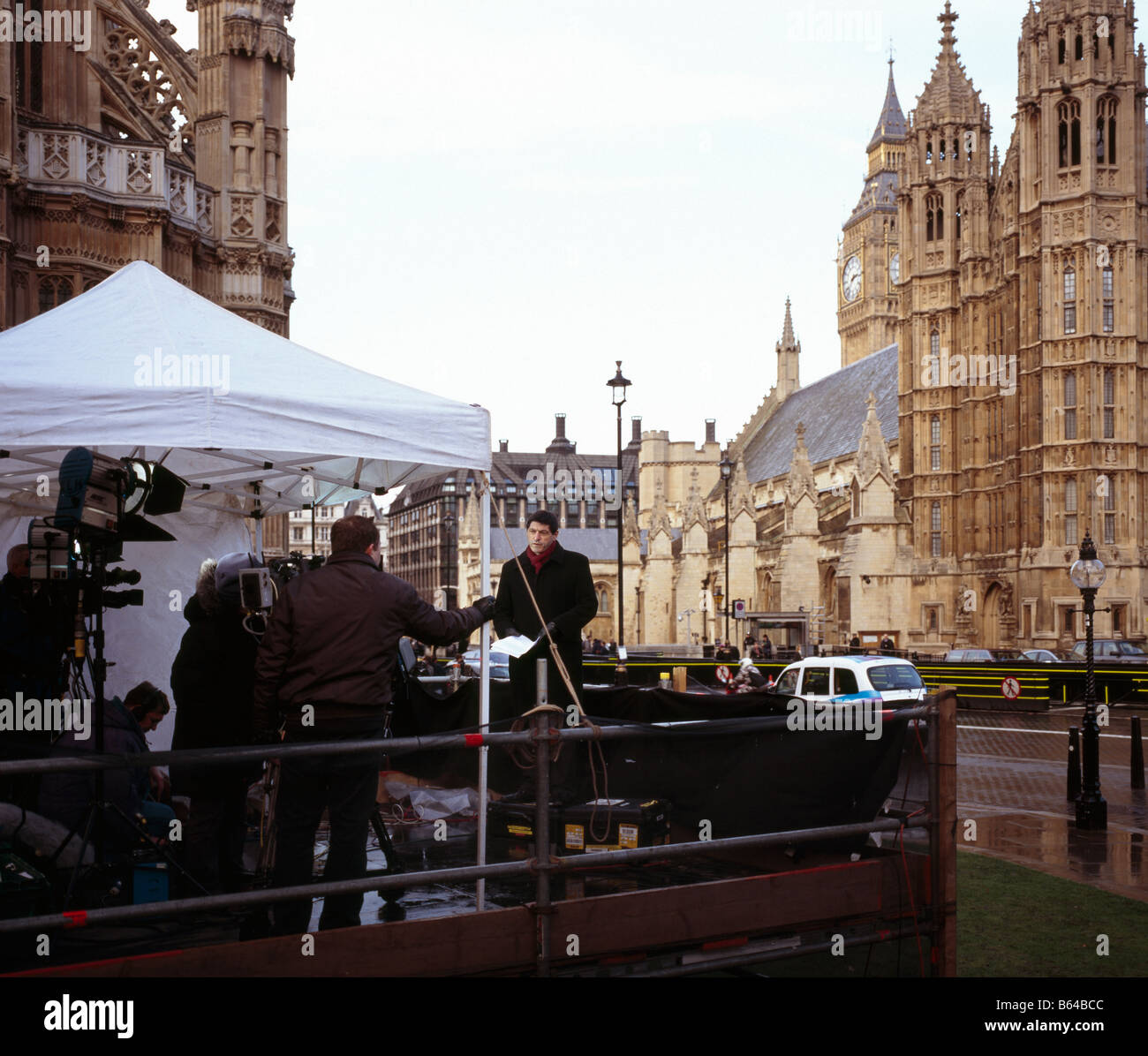 BBC Newsreader Jon Sopel außerhalb der Houses of Parliament, London, England, UK. Stockfoto