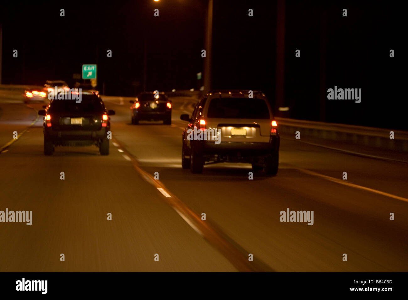 Nacht Schuss von Autos auf der Autobahn / Autobahn.  Westen 80 PA, USA Stockfoto