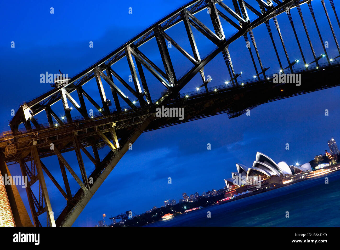 Australien, Sydney Harbour Bridge und das Opernhaus in der Abenddämmerung Stockfoto