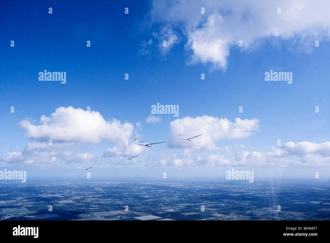 Segelflugzeuge im Flug, blauer Himmel, Miami Stockfoto