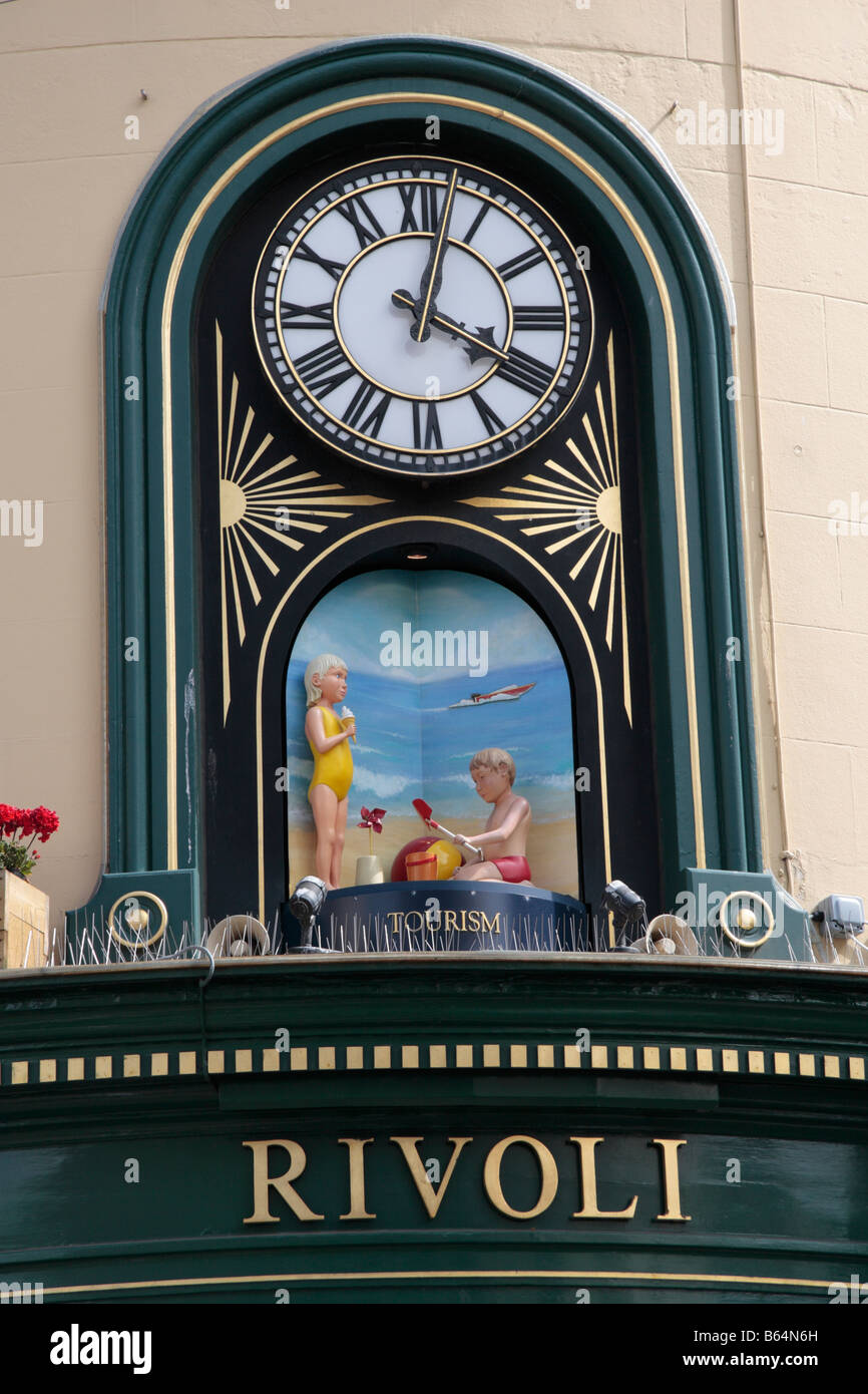 Ein Teil der drehbaren Tableaus auf der Uhr über Rivoli Juweliere in St. Helier Jersey auf den Kanalinseln Stockfoto