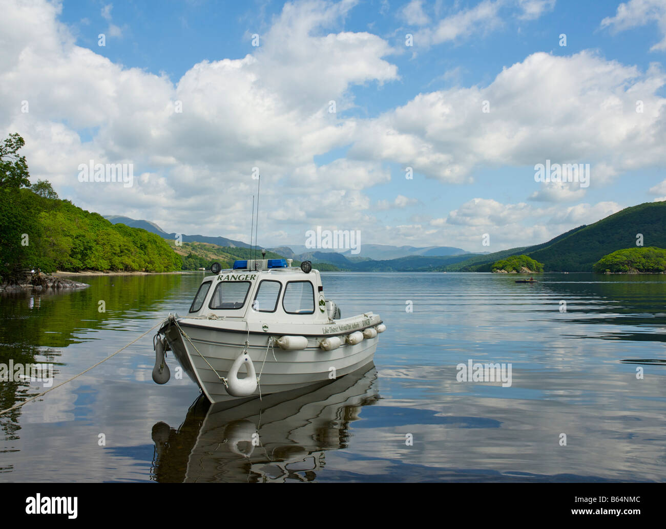 Nationalpark-Ranger Boot auf Coniston, Nationalpark Lake District, Cumbria, England UK Stockfoto