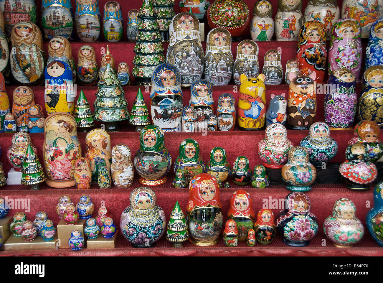 Stall zu verkaufen russischen Nesting Dolls oder Matryoska Puppen St.Petersburg Russland Stockfoto