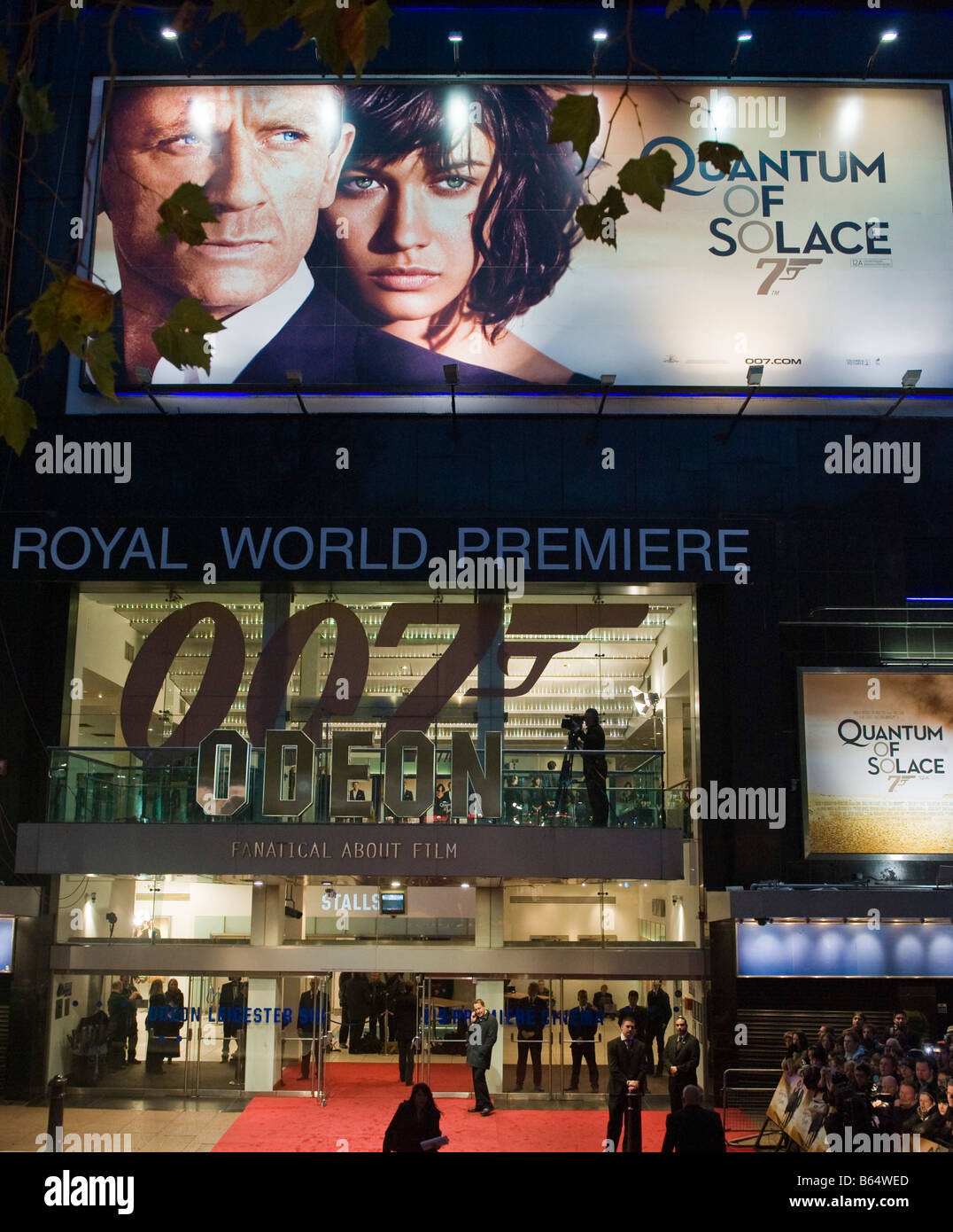 Das Odeont Theater Leicester Square in London bereit für die Weltpremiere von der 007-Film "Quantum of Solace" Stockfoto