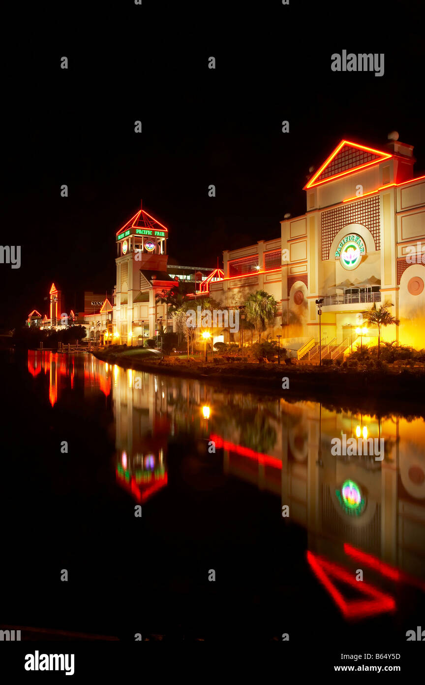 Pacific Fair Shopping Mall in Nacht Broadbeach Gold Coast Queensland Australien Stockfoto