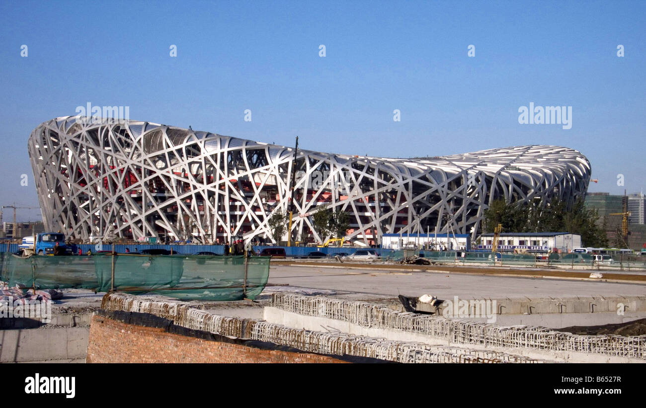 Das Nationalstadion, Vogelnest, für die 29. Olympischen Spiele befindet sich im Aufbau in Peking, China Stockfoto