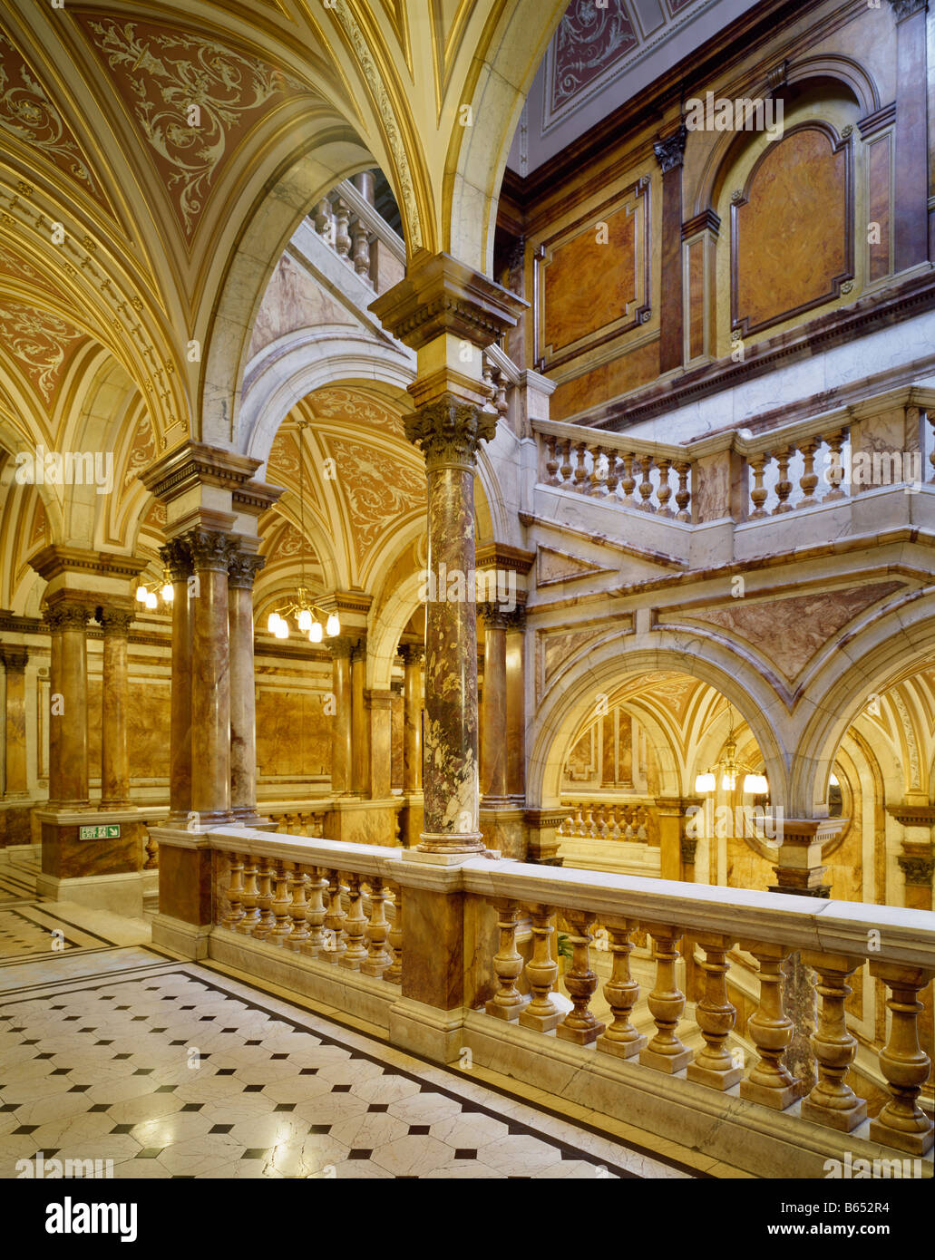 ein Farbe Farbe Bild eines Teils des Innenraums von Glasgow City Chambers Stockfoto