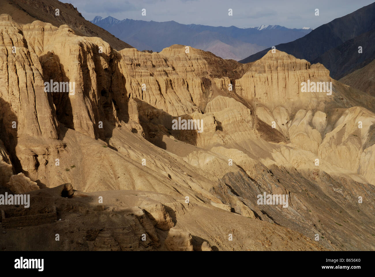 Das Gebiet des Tals des Mondes in der Nähe von Gästehaus in Ladakh Indien war ein ehemaliger See nach Erosion, Erosion See. Stockfoto