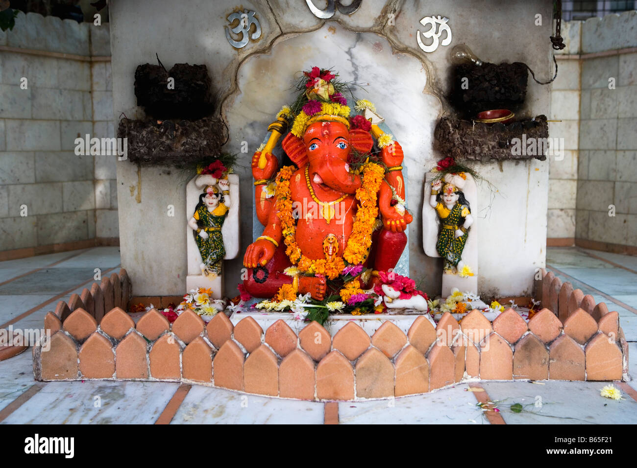Indien, Mumbai, Maharashtra, innere Babulnath Tempel (Hindu). Idol Gott Ganesha-Statue Stockfoto
