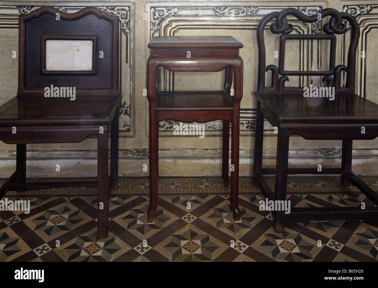 Chinesische Ebenholz-Stühle und Tische, Cheong Fatt Tze Mansion, Penang, Malaysia Stockfoto