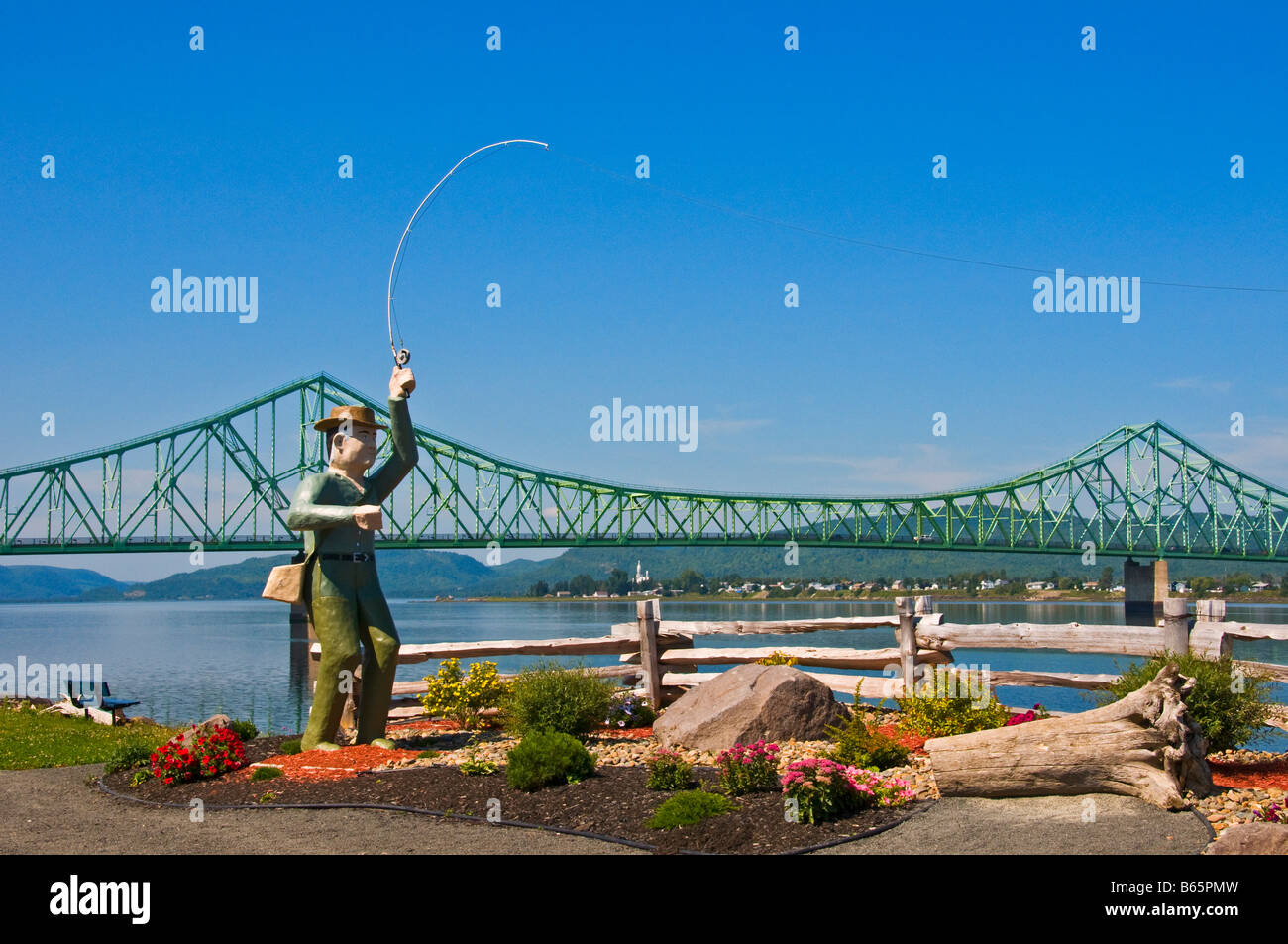 Stadt von Campbellton, Statue und Brücke New Brunswick, Kanada Stockfoto