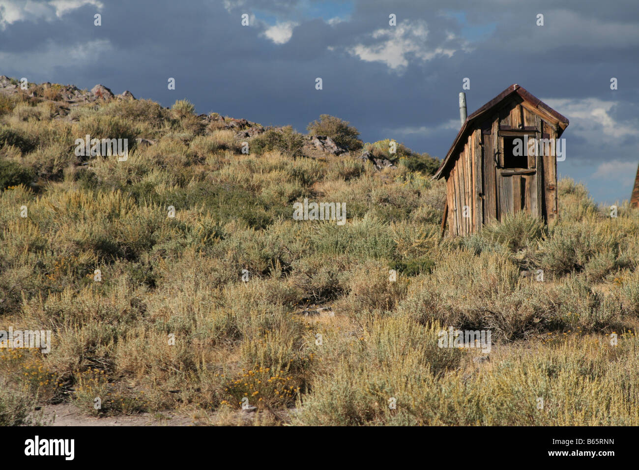 Alte hölzerne Abstellraum in der gold-Bergbau-Siedlung von Bodie "Ghost Town", Mono County, California, Amerika Stockfoto