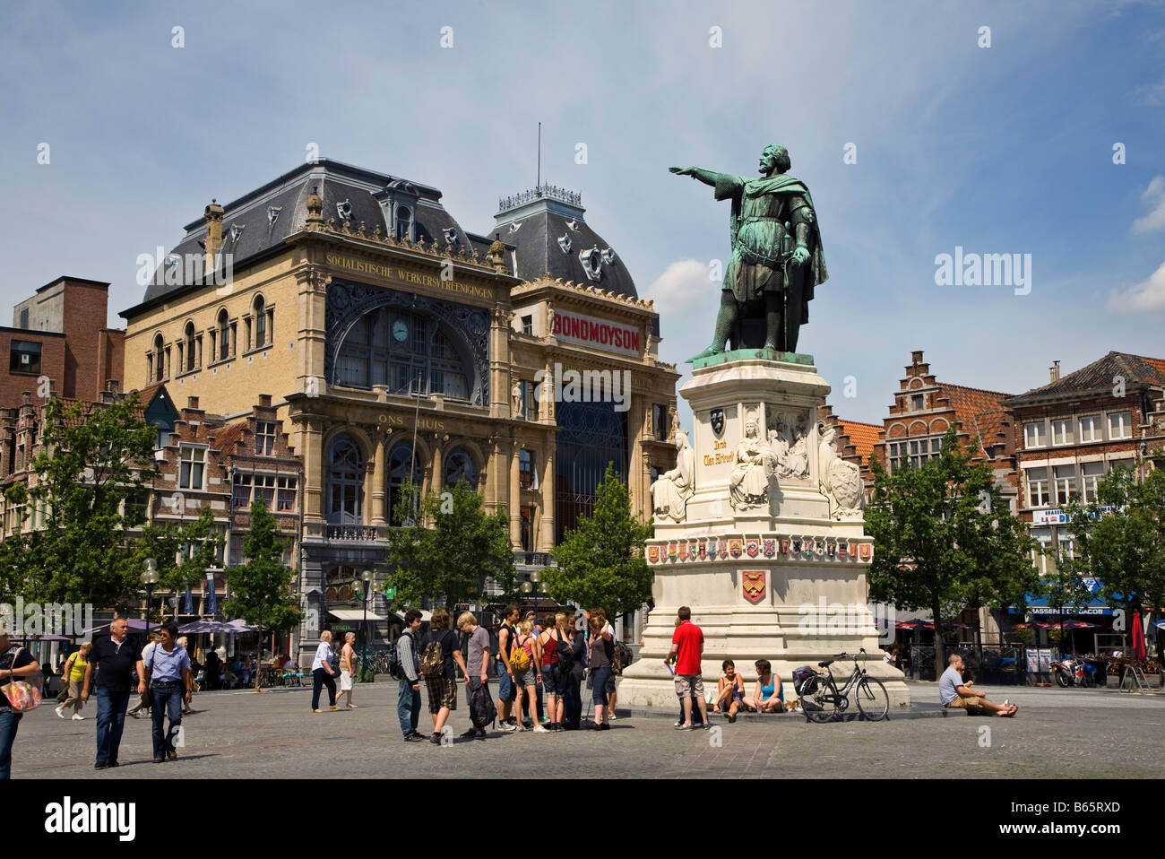 Statue von Jacob van Artevelde auf dem Vrijdagmarkt Marktplatz Gent Belgien Stockfoto