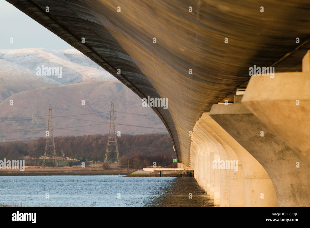 Die Clackmannanshire Brücke über den Firth of Forth, Schottland, Großbritannien. Stockfoto