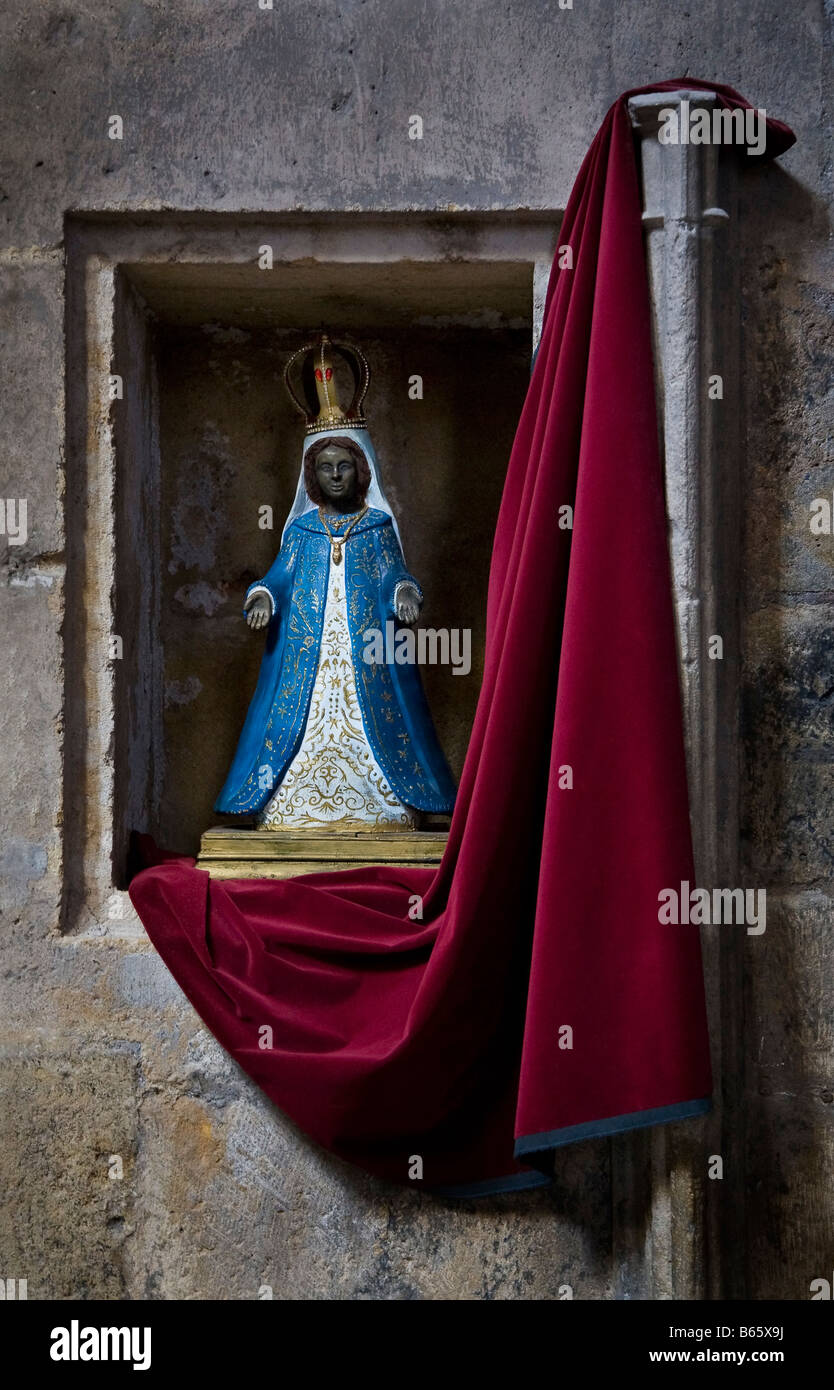 Die schwarze Madonna in der Katharer Saint-Just-et-Saint-Pasteur de Narbonne erbaut 1272, Narbonne, Languedoc-Roussillon, Frankreich Stockfoto