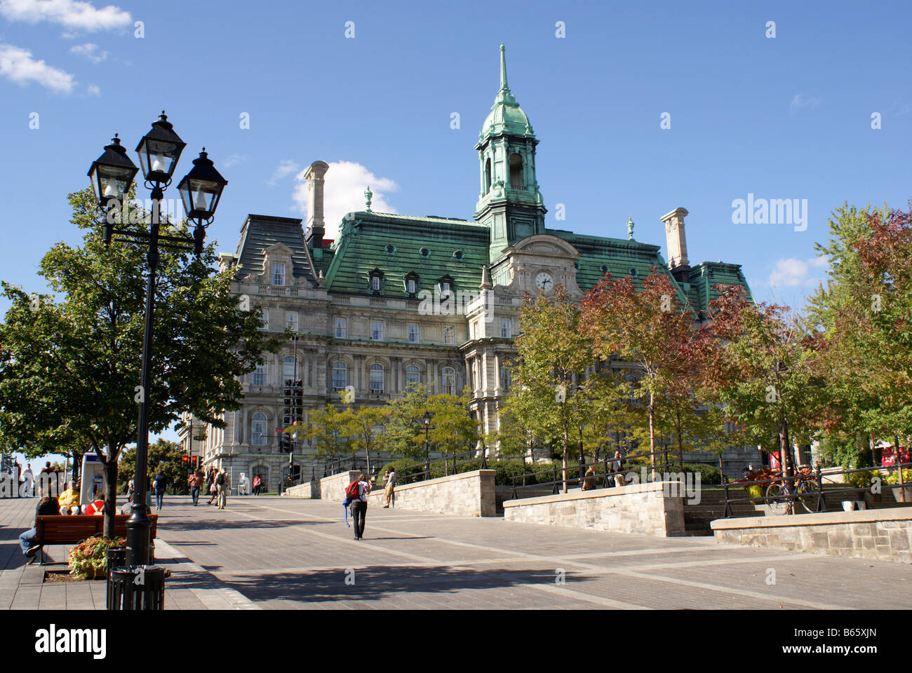 Montreal, das Rathaus oder das Hotel de Ville de Montreal von Ort Jacques Cartier in der Altstadt von Montreal, Quebec, Kanada Stockfoto