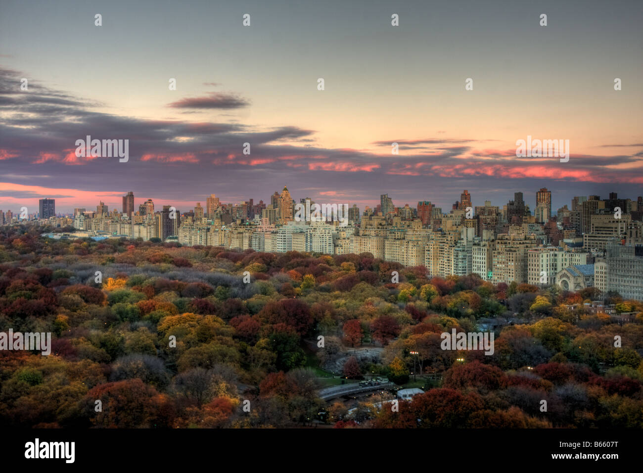 High Dynamic Range Image des Central Parks. Entnommen aus der 27. Etage des Essex House Hotel in New York City. Stockfoto