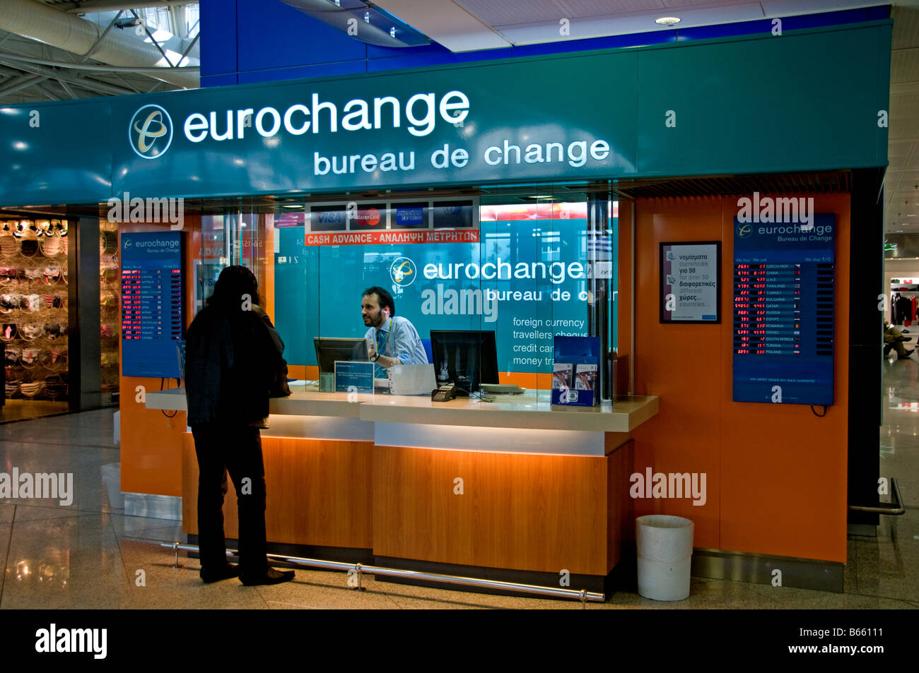 Athen Griechenland die Eleftherios Venizelos International Airport Eurochange Bureau de ändern Euro-Dollar-Pfund yen Stockfoto