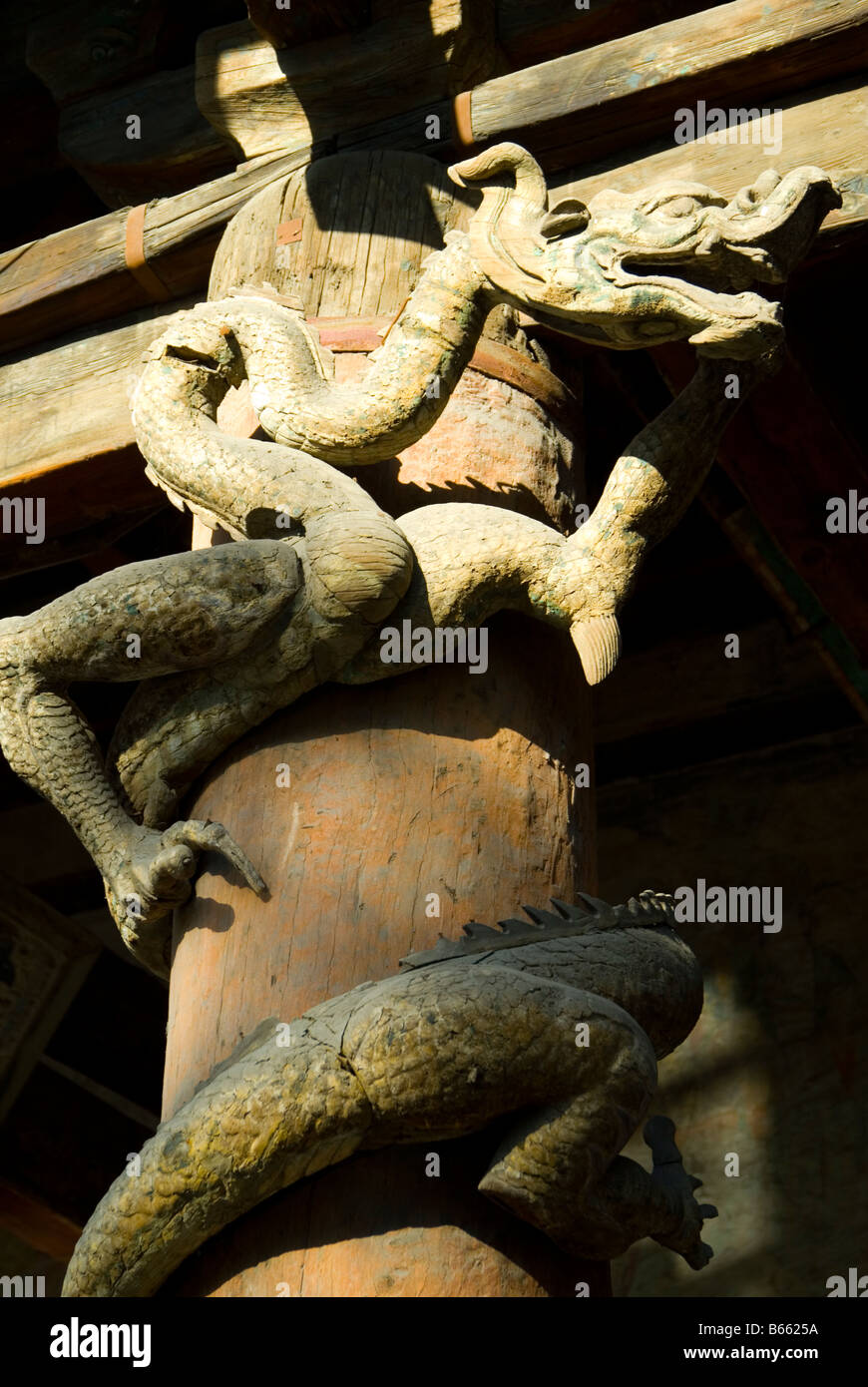 Verschlungenen Drachen am Jinci Tempel, Taiyuan, Shanxi, China Stockfoto