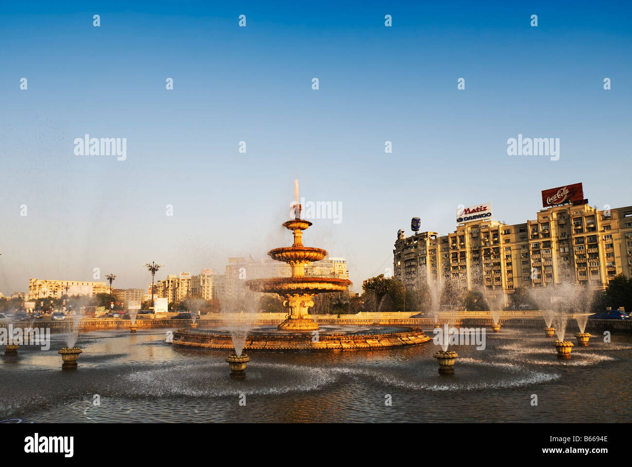 Brunnen in Piata Unirii Bukarest Rumänien Stockfoto