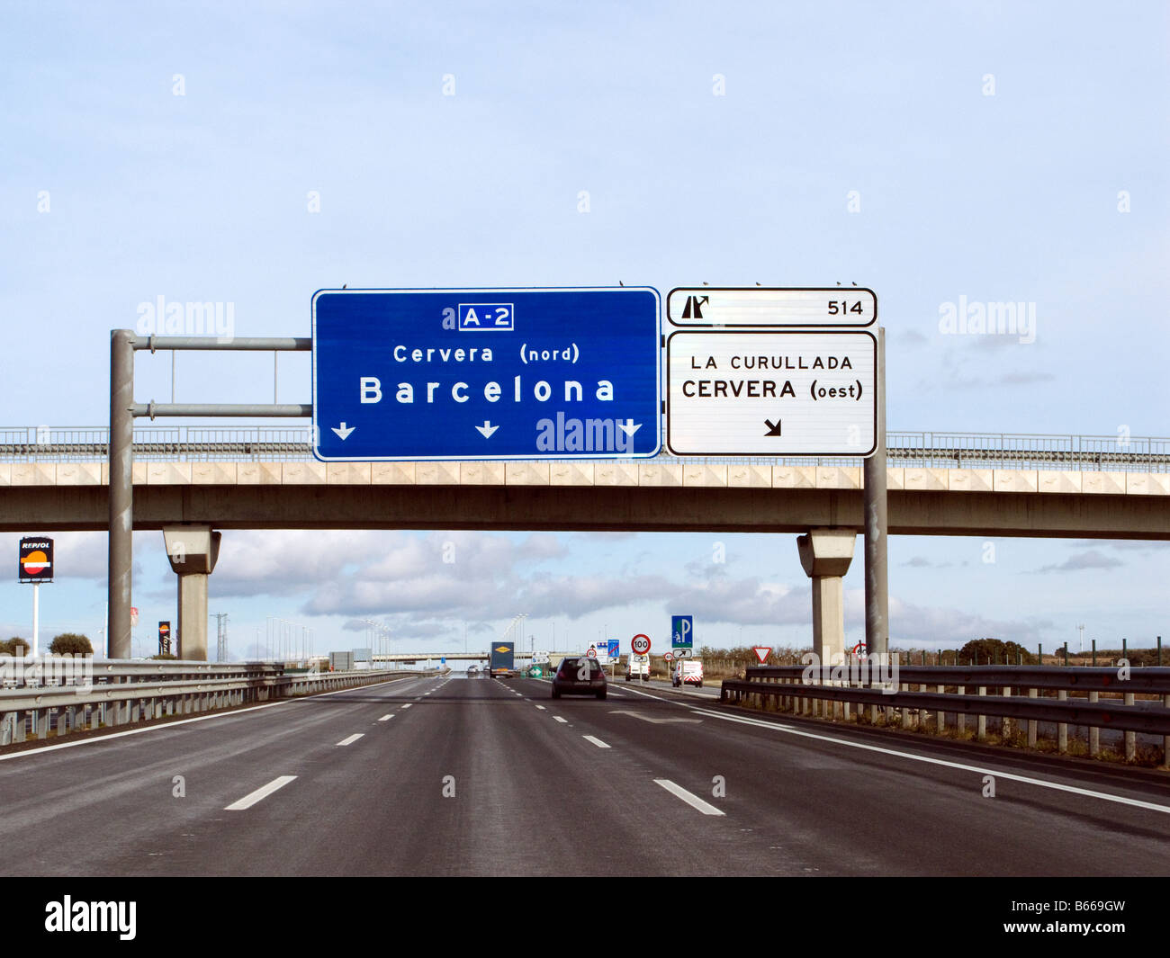 Fahrt entlang der Autobahn A2 nach Barcelona Stockfoto