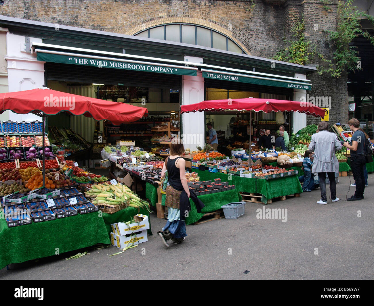 Gemüse stall Wildpilz Firma Borough Market London UK Stockfoto