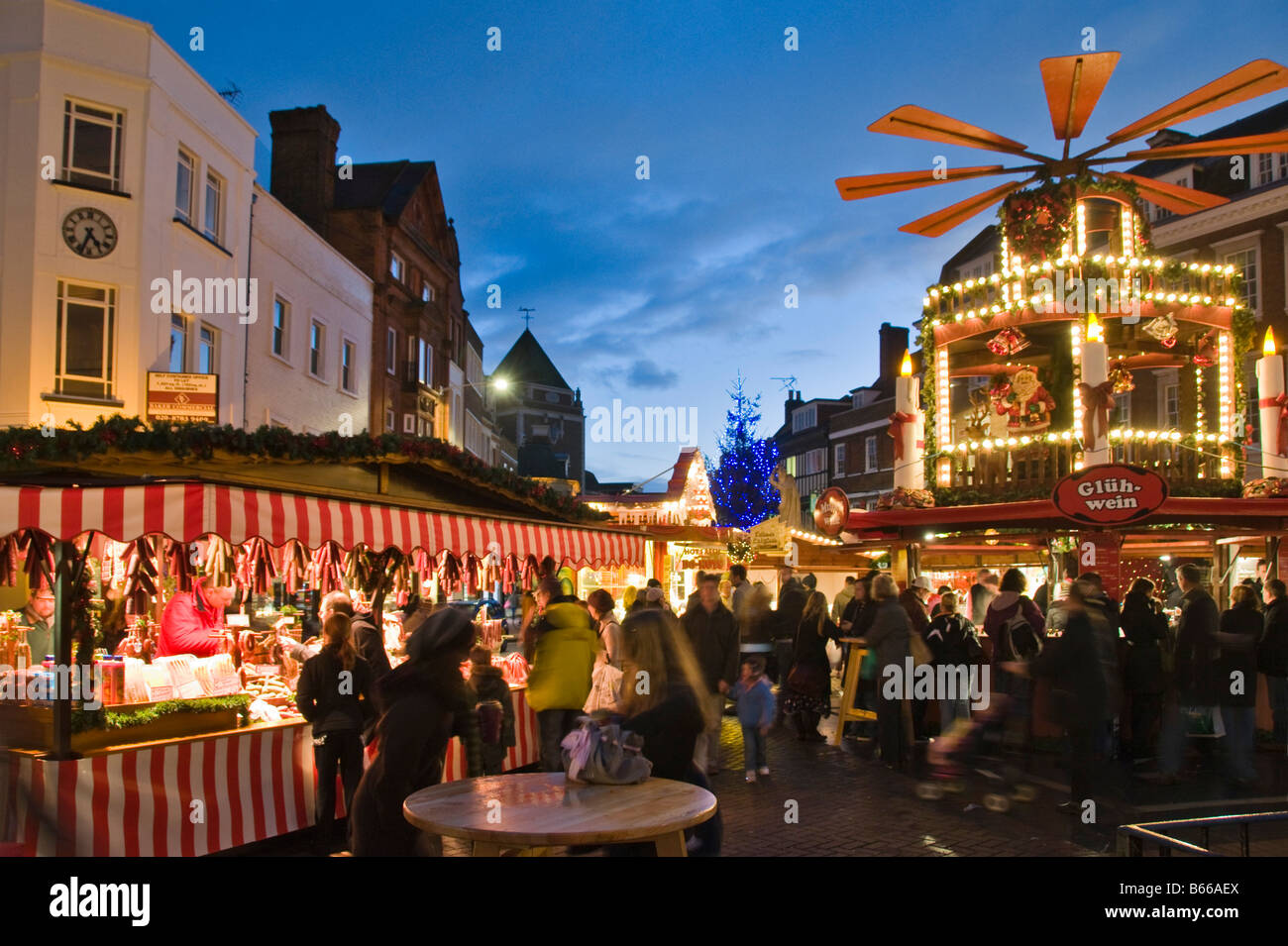 Deutscher Weihnachtsmarkt statt in Kingston upon Thames, Surrey, England Stockfoto