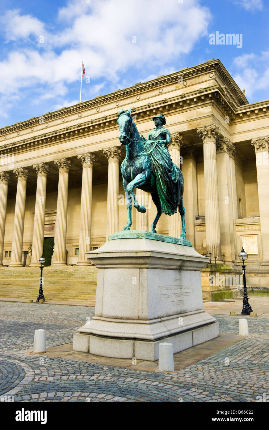 Queen Victoria Statue auf dem Pferd St Georges Hall, Liverpool, Merseyside, England, Großbritannien Stockfoto