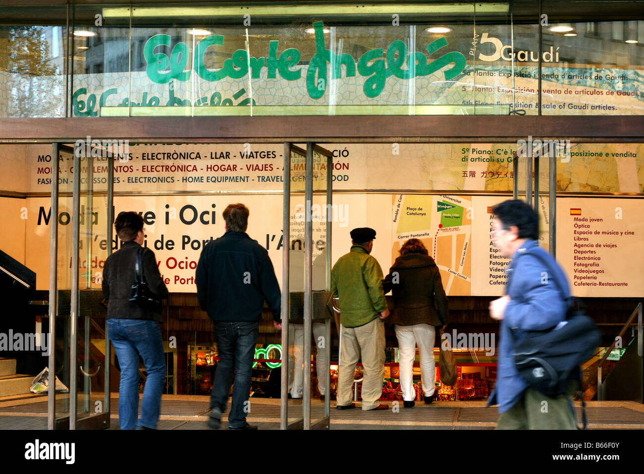 el Corte Ingles, dem spanischen Kaufhaus, Plaza Catalunya, Barcelona, Spanien Stockfoto