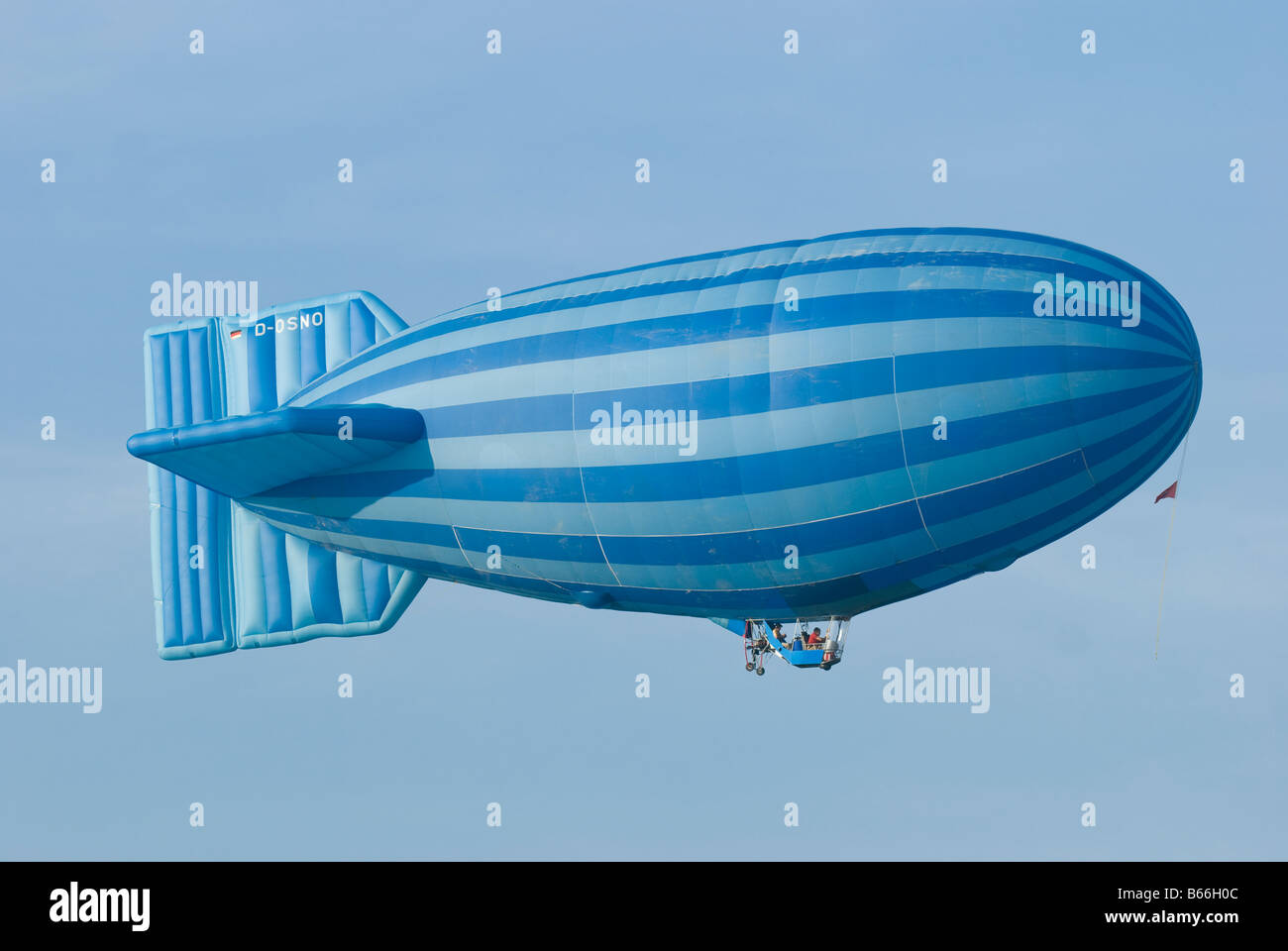Heißluftballon mit Deutsche Zulassung geformt wie eine altmodische Luftschiff Stockfoto