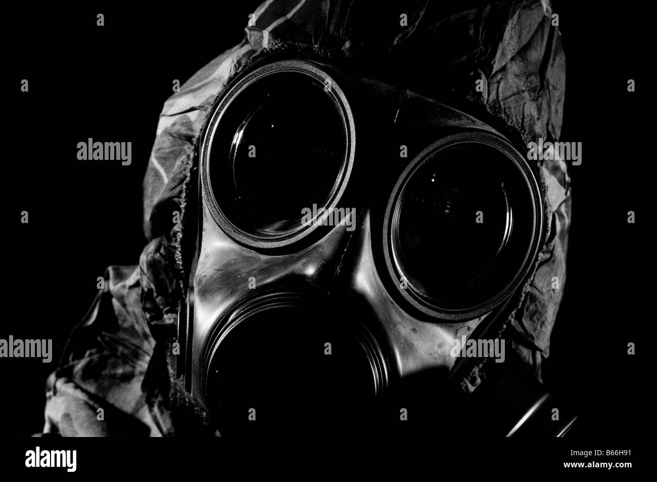 Soldat in Maske und Schutzanzug Stockfoto